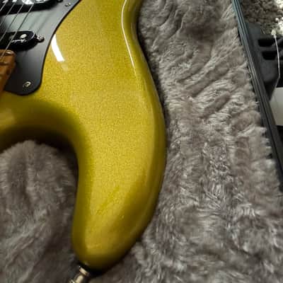 Fender American Ultra II Stratocaster HSS with Maple Fretboard 2024 - Present - Solar Flare image 8