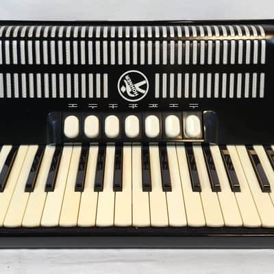 Hohner Bravo III Chromatic 80 Bass Piano Accordion, Black, W/ Bag & Straps image 4