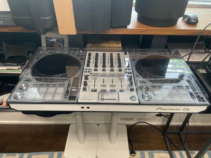 EXCELLENT USED Pioneer DDJ-1000-SRT - W/ Gator Road Case image 1