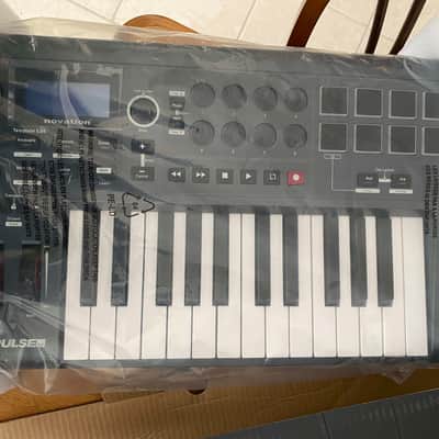 Novation Impulse 25 MIDI Keyboard Controller 2011 - Present - Gray image 3