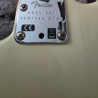 Fender American Professional II Stratocaster HSS with Rosewood Fretboard 2020 - Present - Olympic White image 5