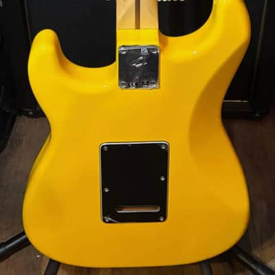Fender HSS Player Stratocaster - Ferrari Yellow image 6