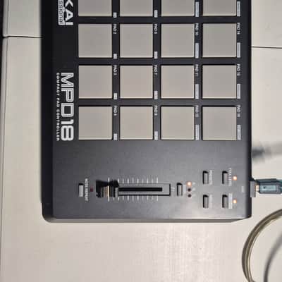 Akai MPD18 2010s - Black image 1