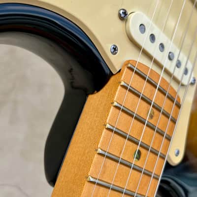 Fender American Deluxe Stratocaster V-Neck with Maple Fretboard 2004 - 2010 - 2-Color Sunburst image 15
