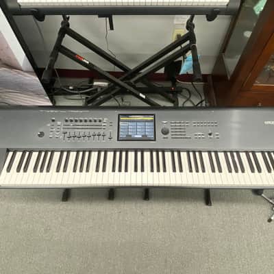 Korg KRONOS 88 Weighted Key Workstation with DS-1H Pedal
