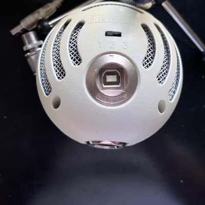 Blue Snowball Multi-Pattern USB Condenser Mic 2010s - Textured White Podcast image 2