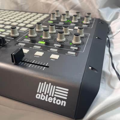Akai APC40 2010s - Black image 3