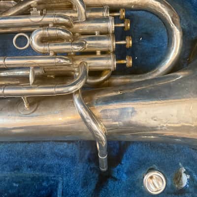 Yamaha YEP-321S Euphonium. 4 Valves. with case and mouthpiece image 4