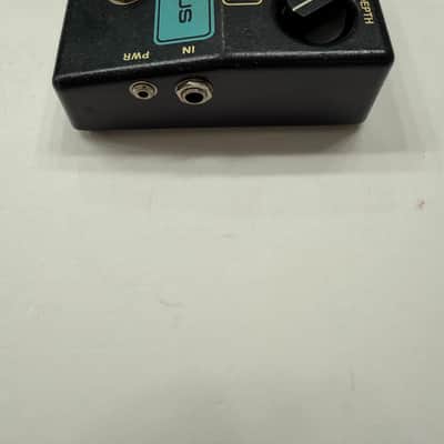 Ross R-88 Chorus Analog Rare Vintage Guitar Effect Pedal image 4