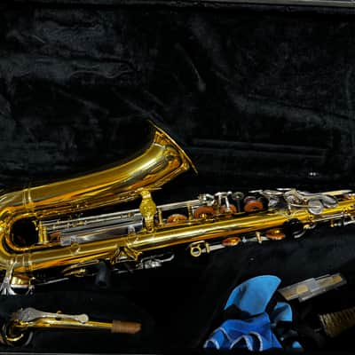 Yamaha YAS-26 Standard Alto Saxophone w Case image 4