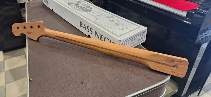 Fender 099-0702-920 Roasted Maple Jazz Bass Neck, 20-Fret 2010s - Maple image 1