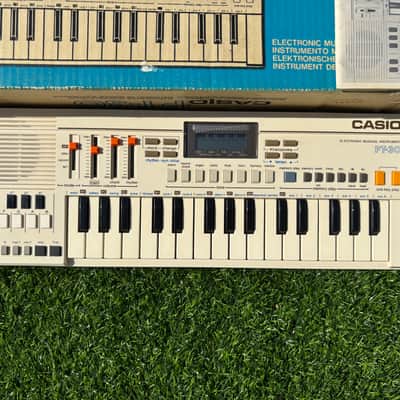 Casio PT-30 31-Key Mini Synthesizer 1980s - White image 2