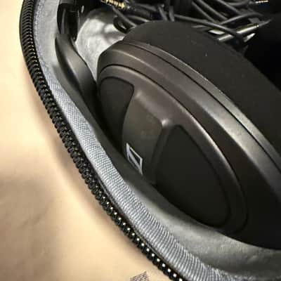 Sennheiser HD 569 Closed-Back Around-Ear Headphones w/ Mic - Black Includes CASE image 9