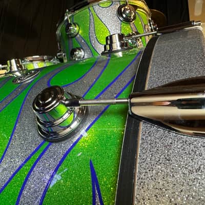 Rikki Rockett's Poison 2022 Stadium Tour DW 6-Piece Drum Set, Green/Silver Sparkle Flame. SIGNED! image 7