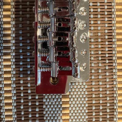 Musiclily Musiclily 6-Screw Vintage Style Steel Bent Saddles Guitar Tremolo Bridge 2020s - Chrome image 1