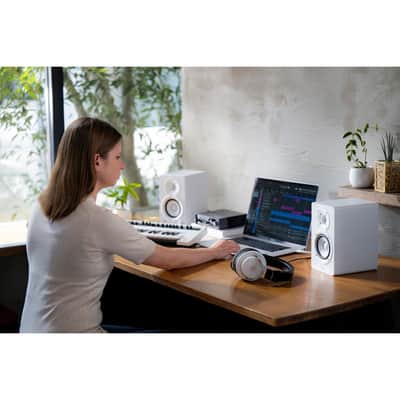 Yamaha HS3 3.5-Inch Powered Compact and Portable Studio Monitors with Class-D Amp (Pair, White) image 4