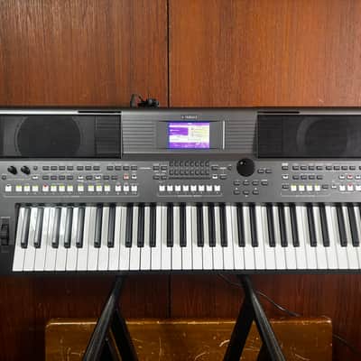 Yamaha PSR-S670 61-key Arranger Workstation w/ bag image 2