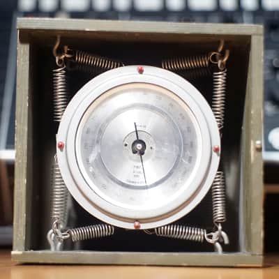 Vintage BAROMETER M-67 (USSR) fully working image 2