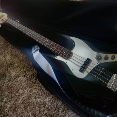Standard Jazz Bass® (Upgrade) (2006-2008) image 2