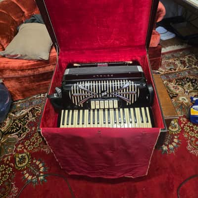 Sonola Piano Accordion 55s 41/120 w Case and Straps - Black image 13