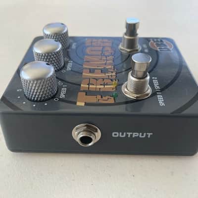 BBE Tremor V1 Optical Tremolo Analog Dual Mode Rare Guitar Effect Pedal image 3