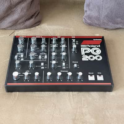 Roland PG-200 Synthesizer Programmer | Reverb