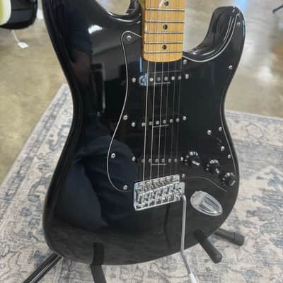 Squier Vintage Modified Stratocaster - Black - Used image 8