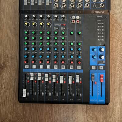 Yamaha MG12XU 12-Channel Analog Mixer 2016 - Present Black image 1