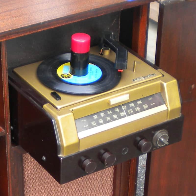RCA 1950 Tube 7" Singles Stacker / Radio - Serviced image 1