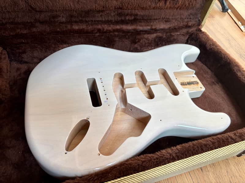 Allparts Stratocaster body - see through blonde image 1