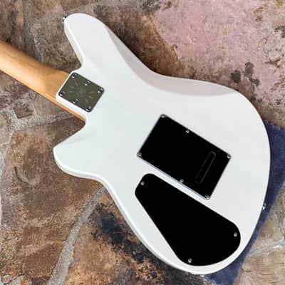Reverend Descent W Baritone with Rosewood Fretboard 2024 - Present - Trans White image 6