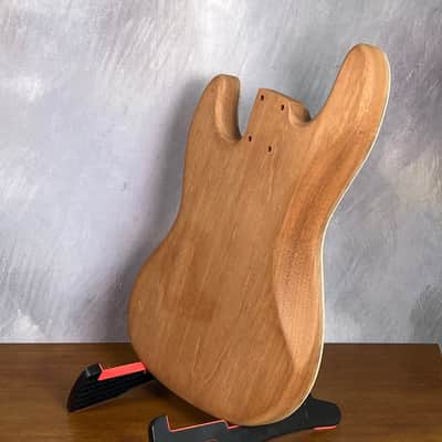 high end Offset Bass Body Unfinished Deep Curly Maple Top / Walnut Accent/ Solid One-piece Mahogany Back- limited Luthier Supply R2 imagen 4