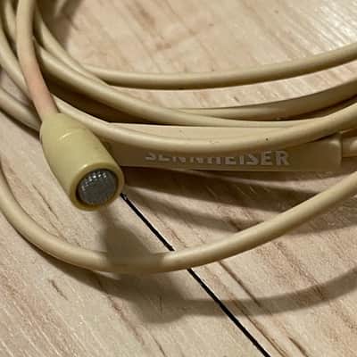 Sennheiser MKE Essential Omnidirectional Lavalier Microphone 2019 - Present - Beige image 3