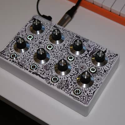 KRISCHER - M8 / analog polyphonic synth image 5