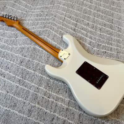 Fender American Ultra Stratocaster 2019 - Arctic White Pearl image 15
