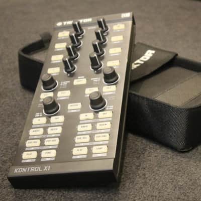 Native Instruments Traktor Kontrol X1 2010s - Black image 11