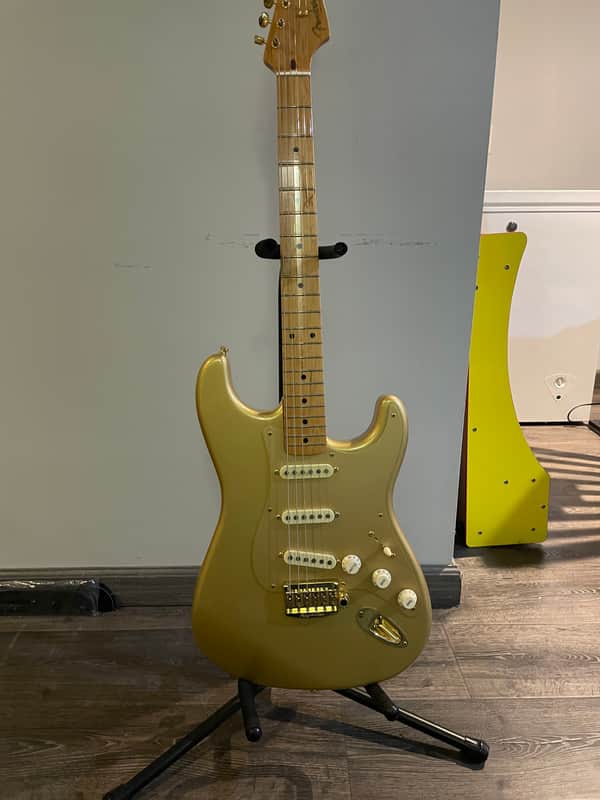 Fender Stratocaster 50th Anniversary 2004 - Gold image 1