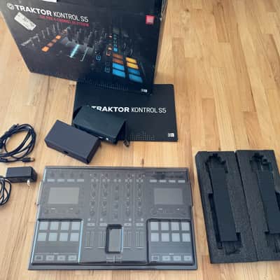 Native Instruments Traktor Kontrol S5 - Black image 3