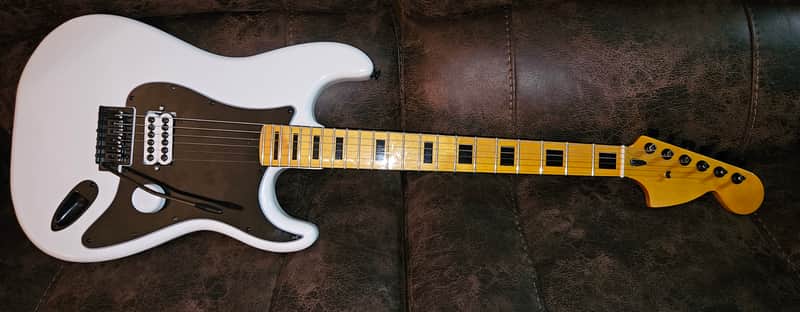 Partscaster Stratocaster Tom Delonge Inspired - White image 1