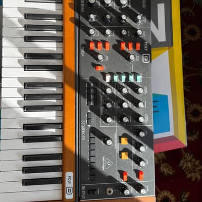Behringer Poly D 4-Voice Polyphonic Synthesizer 2020 - Present - Black / Wood