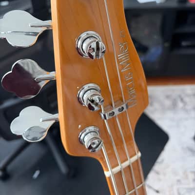 Sire Z3 4/SPBK Marcus Miller 4-string Sparkle Black image 2