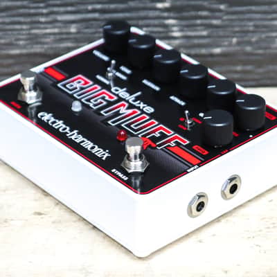 Electro-Harmonix Deluxe Big Muff Pi Fuzz with Foot-Switchable Mids Effect Pedal image 5
