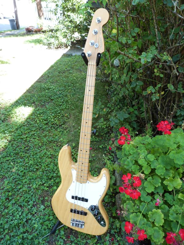 Fender Jazz Bass with hardshell fender case 2000 natural image 1