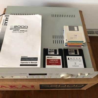 Akai S2000 MIDI Stereo Digital Sampler 1995 - White image 2