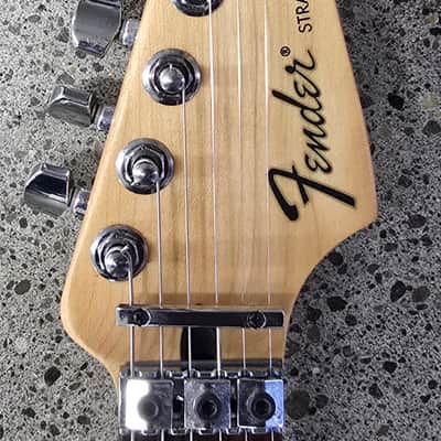 Fender Player Stratocaster Floyd Rose HSS with Pau Ferro Fretboard 2018 - Present - 3-Color Sunburst image 4