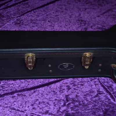 Breedlove guitar case for 00-sized, classical, OM-sized, guitars image 5