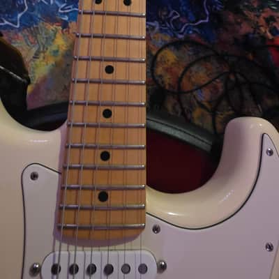 Fender American Special Stratocaster with Maple Fretboard 2015 - 2018 - Olympic White image 17