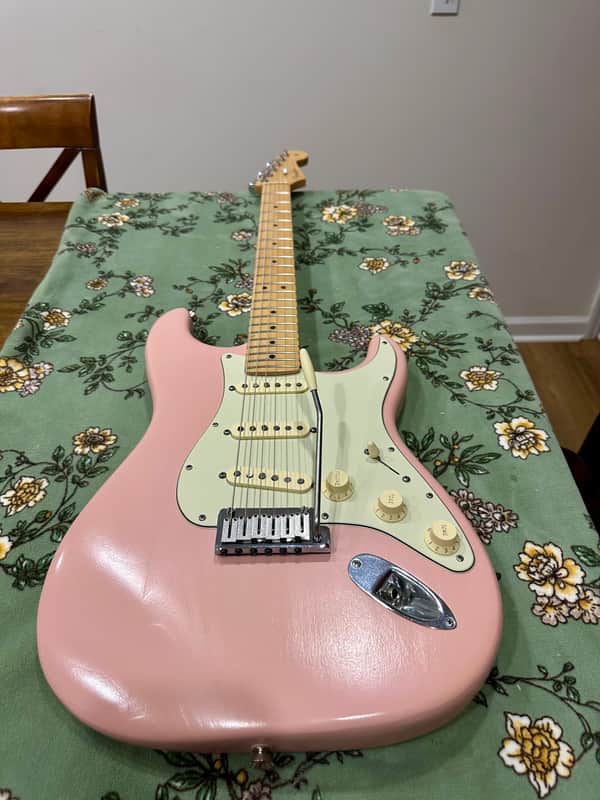 Fender Stratocaster 2004-2008 - Vintage Shell Pink Nitro image 1