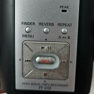Roland Edirol R-09 24-Bit Wave/MP3 Portable Voice Recorder Complete Japan image 5