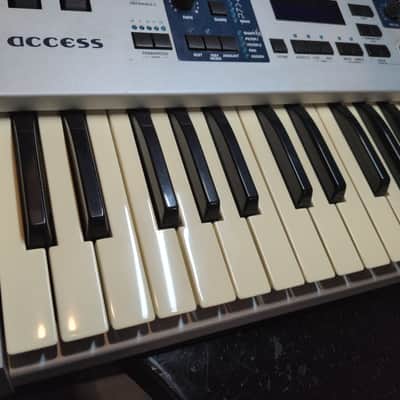 Access Virus Indigo 37-Key Digital Synthesizer 2001 - Silver & Blue image 10